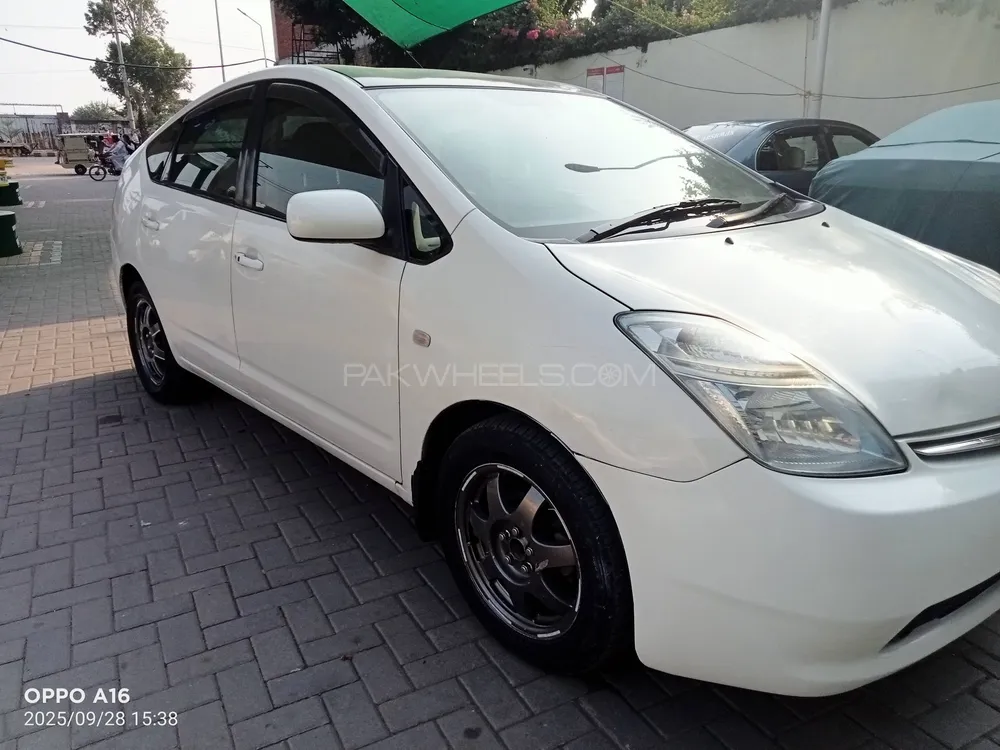 Toyota Prius 2008 for Sale in Lahore Toyota Prius 2008 for Sale in Lahore Image-3