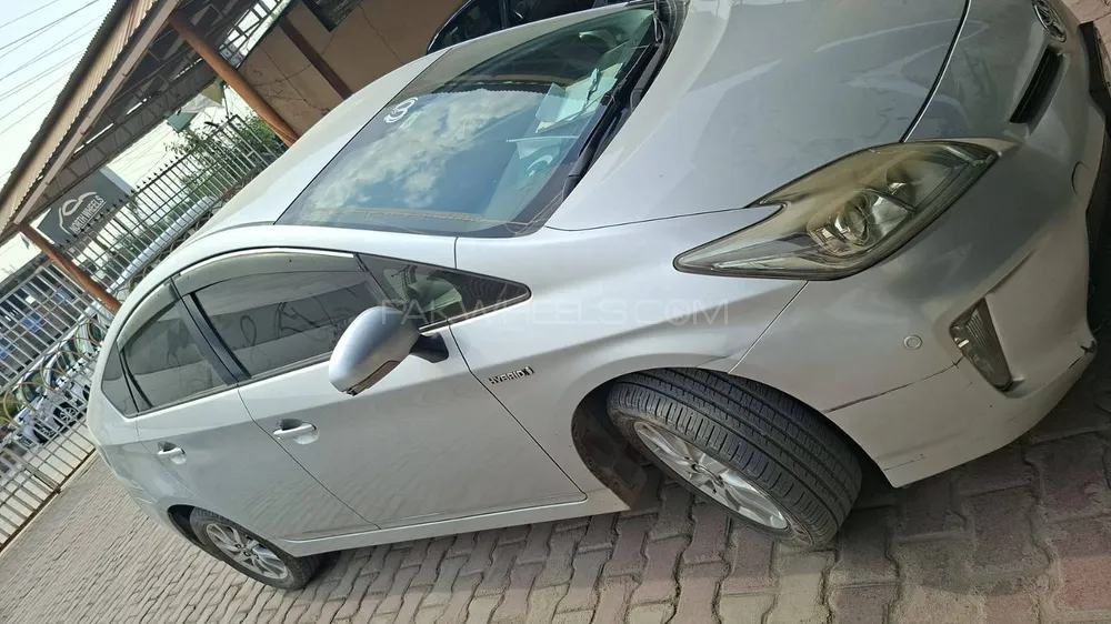 Toyota Prius 2012 for Sale in Peshawar Toyota Prius 2012 for Sale in Peshawar Image-1
