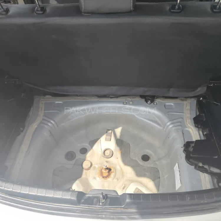 Toyota Vitz 2012 for Sale in Chashma Image-1