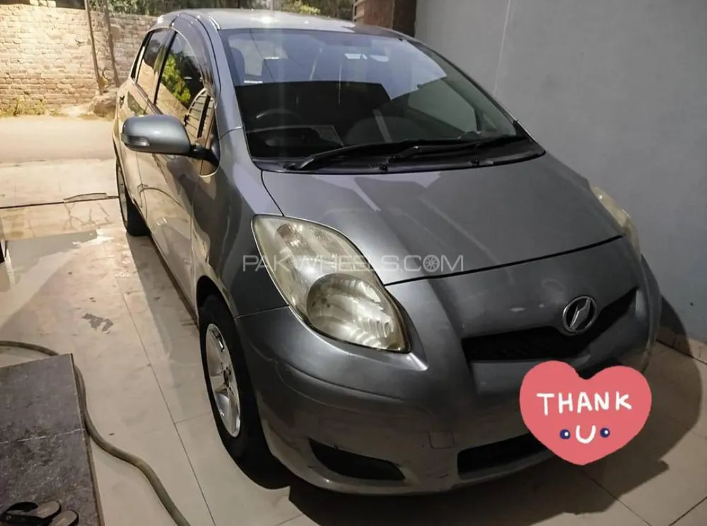 Toyota Vitz 2010 for Sale in Charsadda Image-1