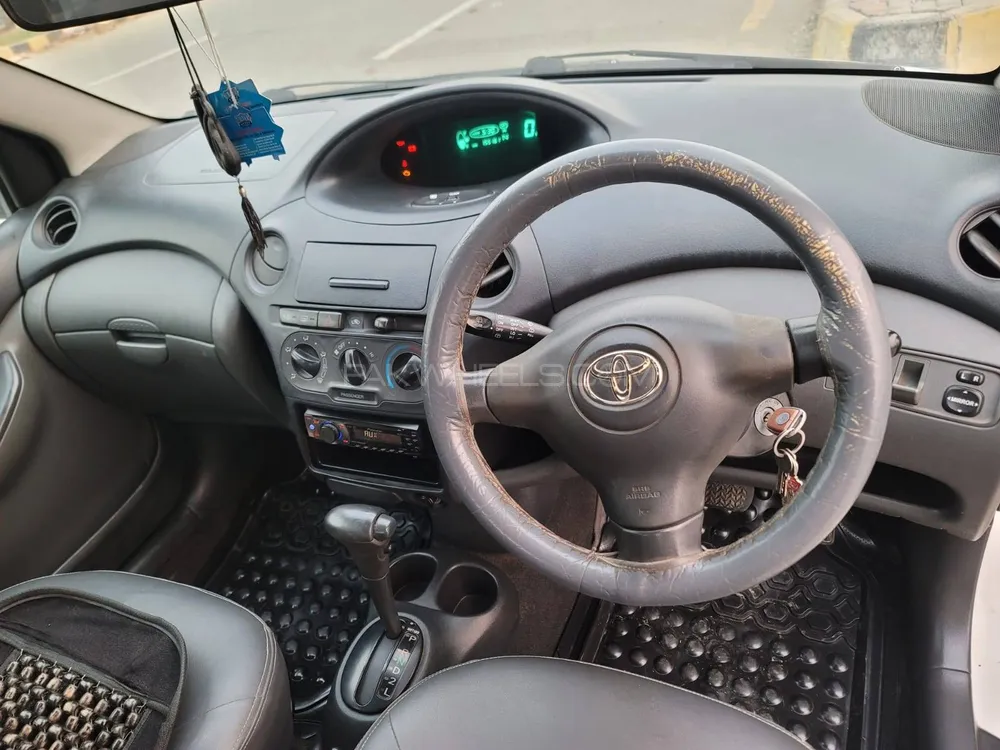 Toyota Vitz 2009 for Sale in Lahore Toyota Vitz 2009 for Sale in Lahore Image-4