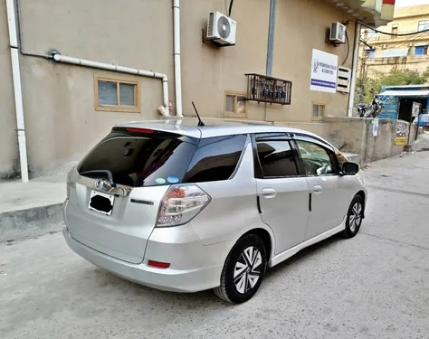 Honda Fit Shuttle Hybrid 1.3 2012