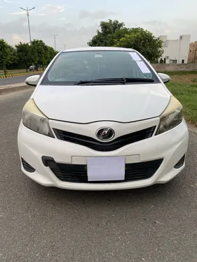 Toyota Vitz F 1.0 2012