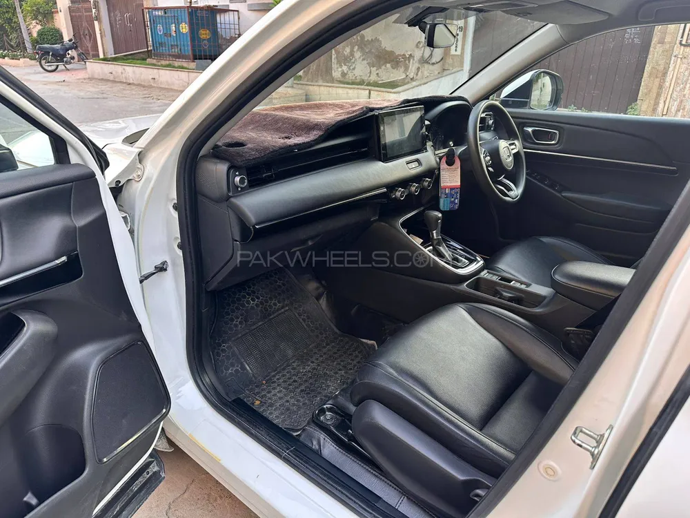 Honda HR-V 2023 for Sale in Karachi Honda HR-V 2023 for Sale in Karachi Image-12