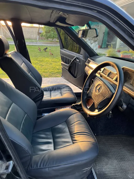 Mercedes Benz E Class 1990 for Sale in Peshawar Mercedes Benz E Class 1990 for Sale in Peshawar Image-4