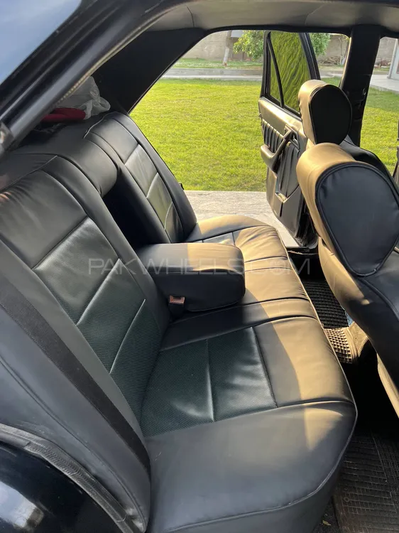 Mercedes Benz E Class 1990 for Sale in Peshawar Mercedes Benz E Class 1990 for Sale in Peshawar Image-8