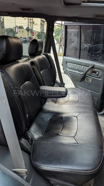 Mitsubishi Pajero 1995 for Sale in Lahore Mitsubishi Pajero 1995 for Sale in Lahore Image-12