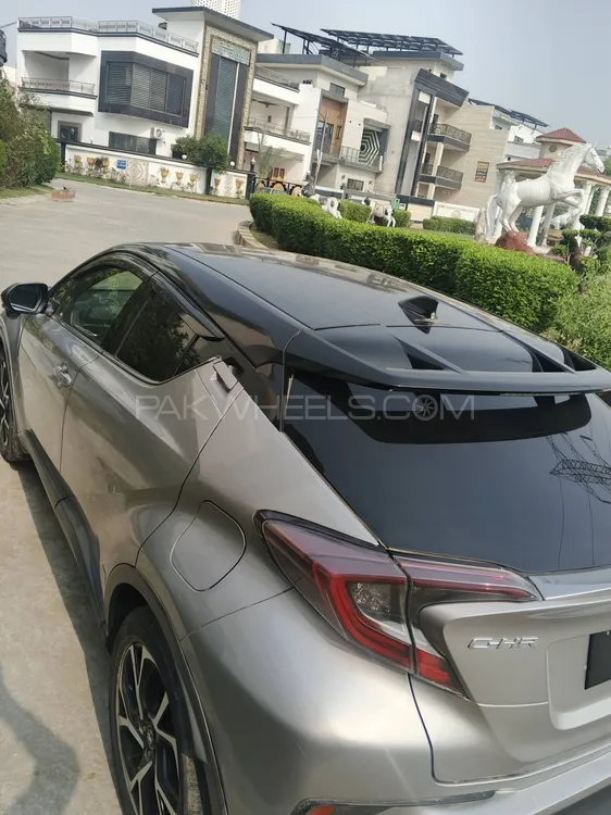 Toyota C-HR 2016 for Sale in Lahore Toyota C-HR 2016 for Sale in Lahore Image-3