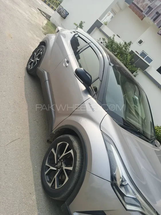 Toyota C-HR 2016 for Sale in Lahore Toyota C-HR 2016 for Sale in Lahore Image-6