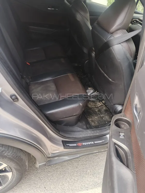 Toyota C-HR 2016 for Sale in Lahore Toyota C-HR 2016 for Sale in Lahore Image-11