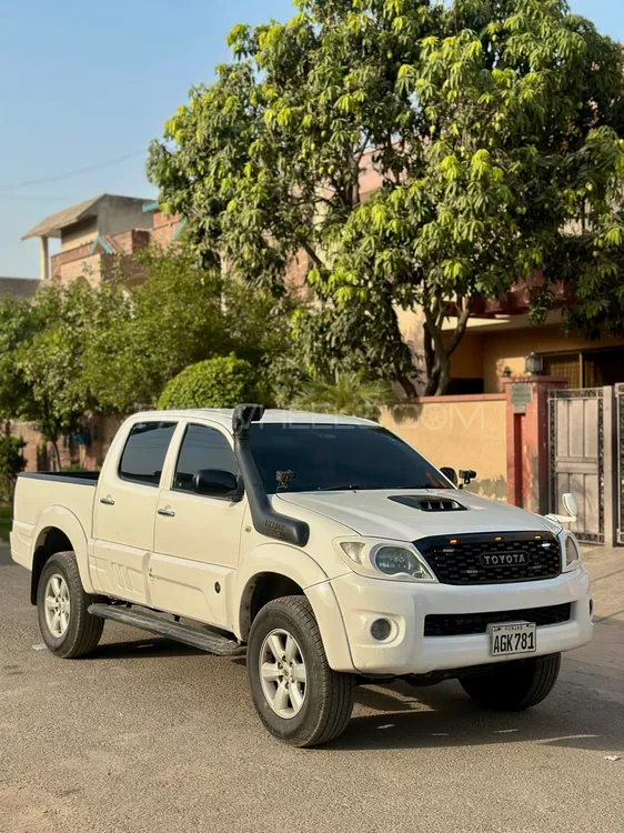 Toyota Hilux 2010 for Sale in Lahore Image-1