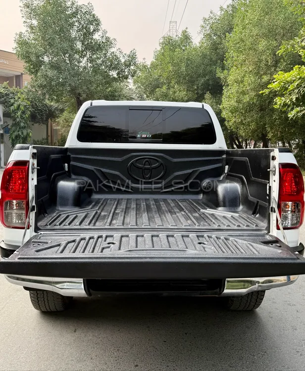 Toyota Hilux 2018 for Sale in Lahore Toyota Hilux 2018 for Sale in Lahore Image-14