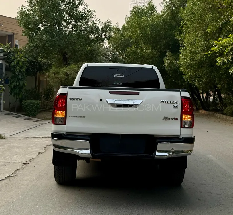 Toyota Hilux 2018 for Sale in Lahore Toyota Hilux 2018 for Sale in Lahore Image-15