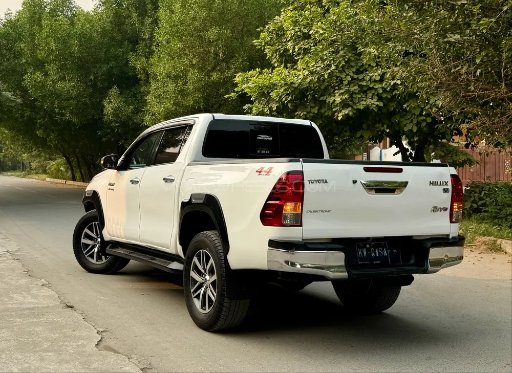 Toyota Hilux 2018 for Sale in Lahore Toyota Hilux 2018 for Sale in Lahore Image-13