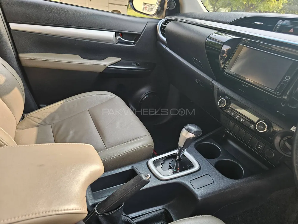 Toyota Hilux 2017 for Sale in Islamabad Toyota Hilux 2017 for Sale in Islamabad Image-18