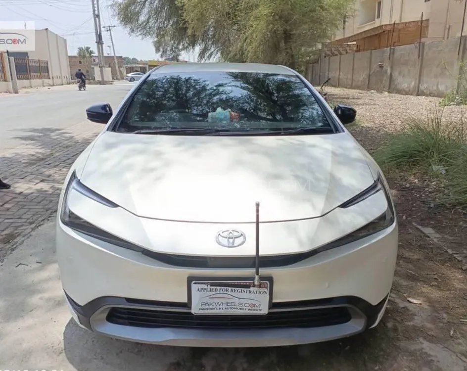 ٹویوٹا پریوس 2023 for Sale in ڈیرہ غازی خان Image-1