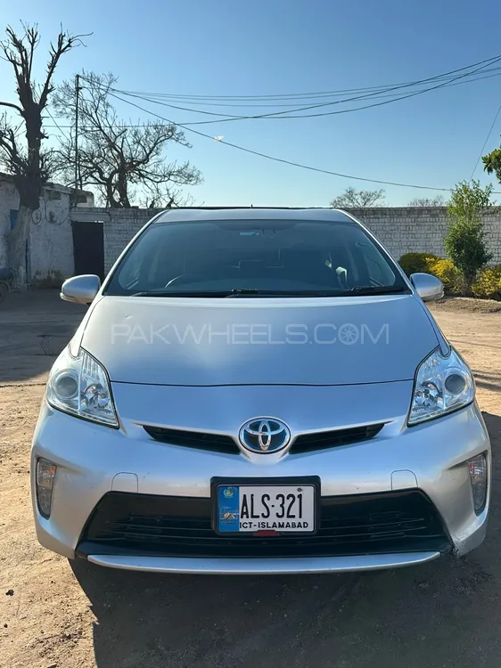Toyota Prius 2015 for Sale in Wah cantt Image-1