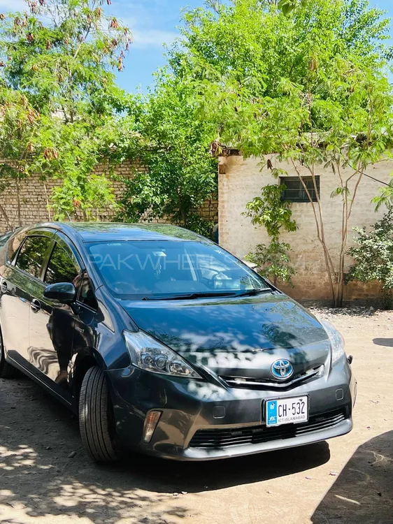 Toyota Prius Alpha 2011 for Sale in Peshawar Toyota Prius Alpha 2011 for Sale in Peshawar Image-4