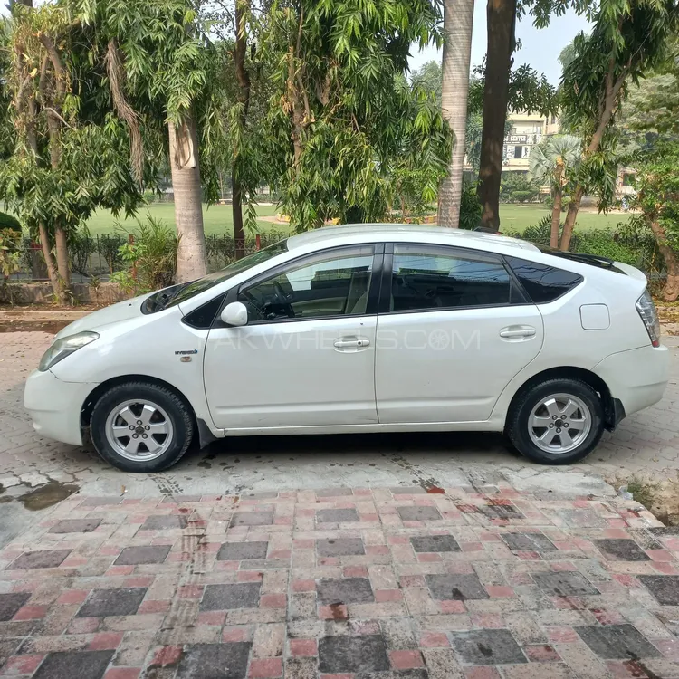 Toyota Prius 2008 for Sale in Lahore Image-1