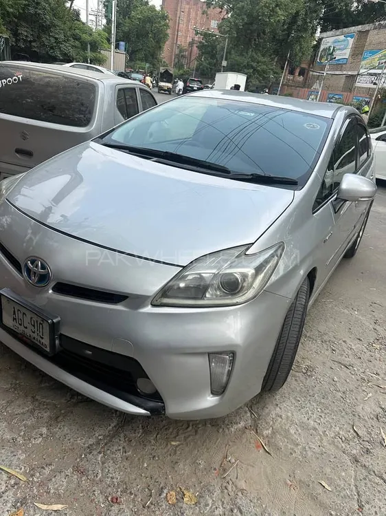 Toyota Prius 2013 for Sale in Lahore Image-1