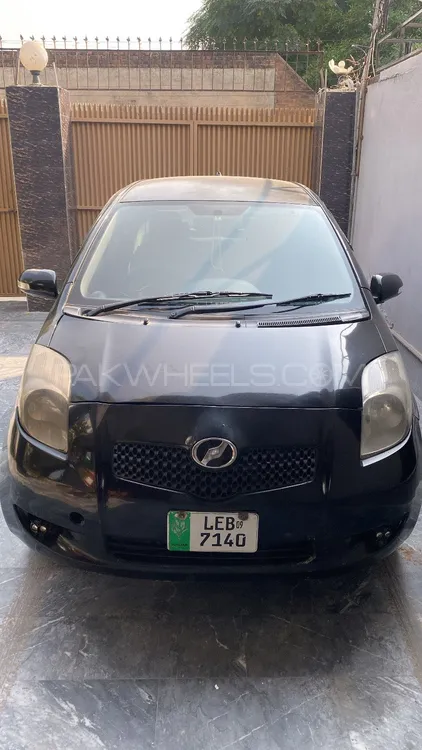 Toyota Vitz 2006 for Sale in Okara Image-1