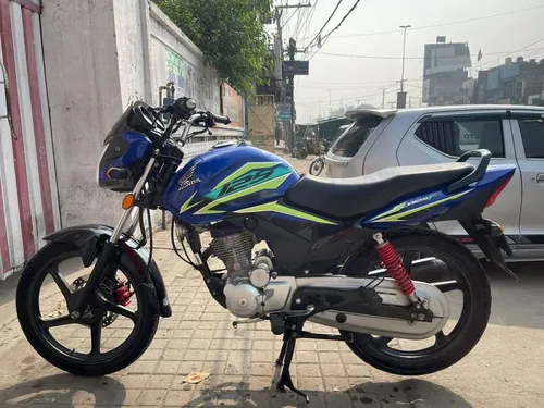 Honda CB 125F 2024