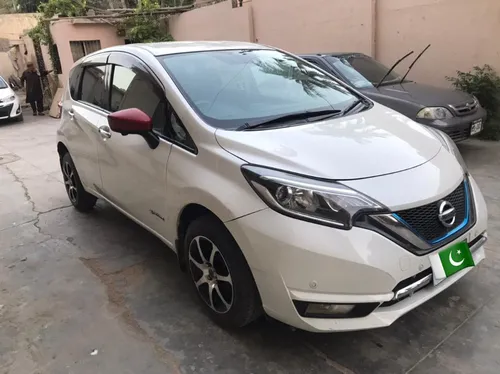 Nissan Note e-Power X V Selection 2017