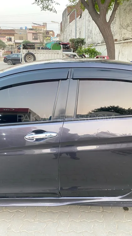 Honda Grace Hybrid 2018 for Sale in Lahore Honda Grace Hybrid 2018 for Sale in Lahore Image-8