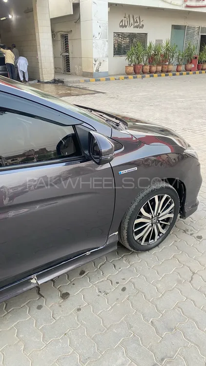 Honda Grace Hybrid 2018 for Sale in Lahore Honda Grace Hybrid 2018 for Sale in Lahore Image-4