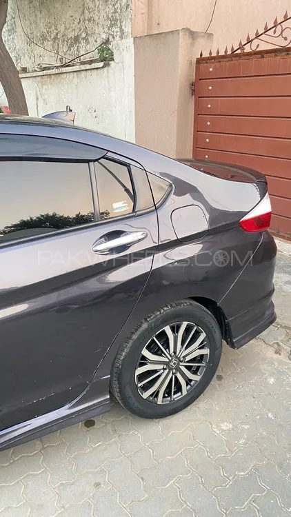 Honda Grace Hybrid 2018 for Sale in Lahore Honda Grace Hybrid 2018 for Sale in Lahore Image-9