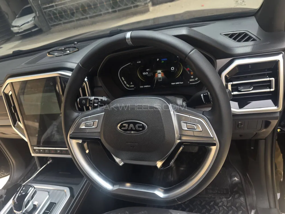 JAC T9 2025 for Sale in Quetta JAC T9 2025 for Sale in Quetta Image-4