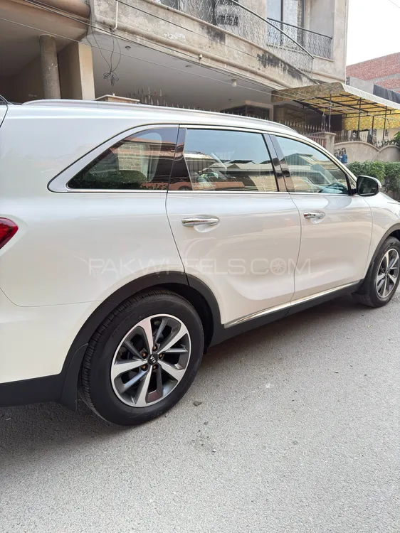 KIA Sorento 2023 for Sale in Lahore KIA Sorento 2023 for Sale in Lahore Image-8