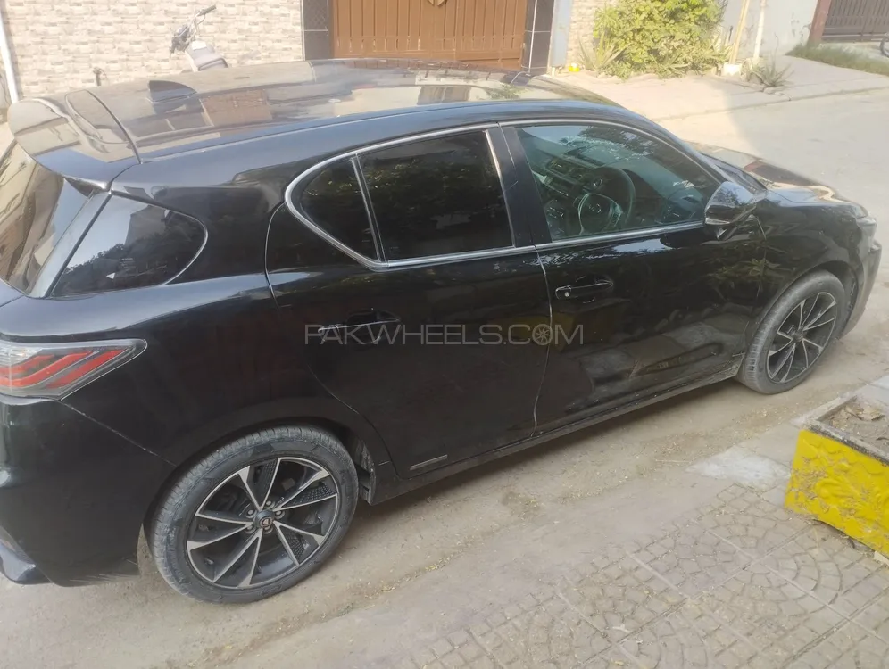 Lexus CT200h 2011 for Sale in Karachi Lexus CT200h 2011 for Sale in Karachi Image-3