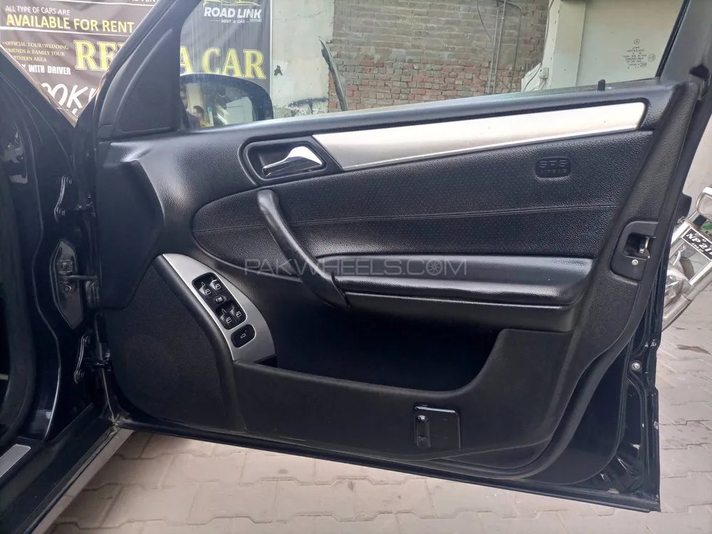 Mercedes Benz C Class 2006 for Sale in Rawalpindi Mercedes Benz C Class 2006 for Sale in Rawalpindi Image-9