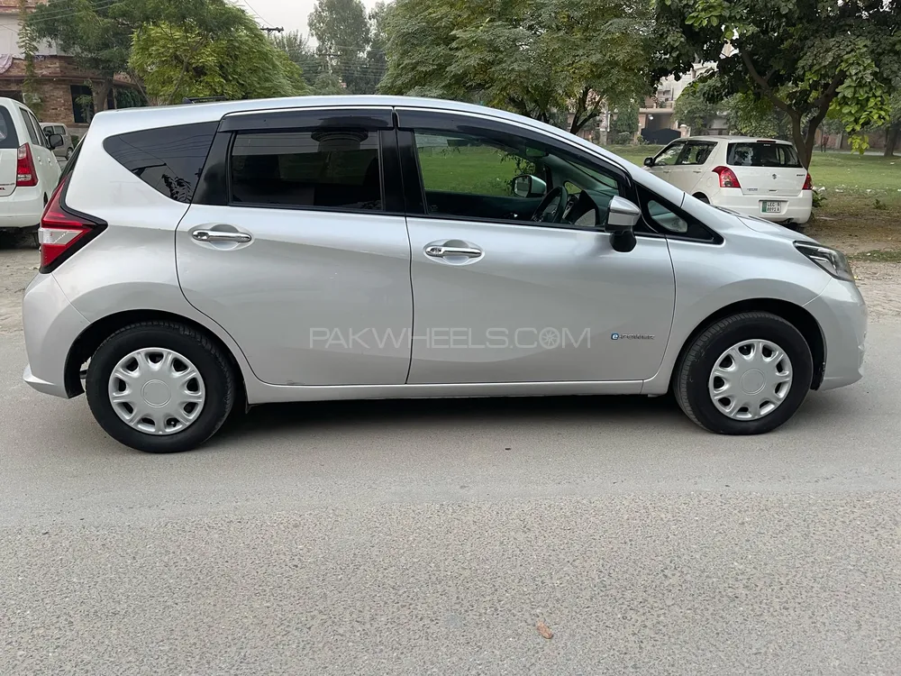 Nissan Note 2020 for Sale in Lahore Nissan Note 2020 for Sale in Lahore Image-5