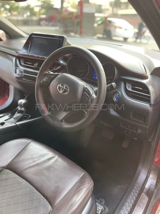 Toyota C-HR 2016 for Sale in Lahore Toyota C-HR 2016 for Sale in Lahore Image-15