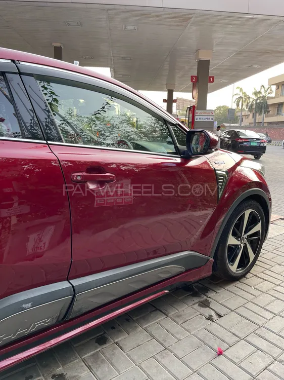 Toyota C-HR 2016 for Sale in Lahore Toyota C-HR 2016 for Sale in Lahore Image-11
