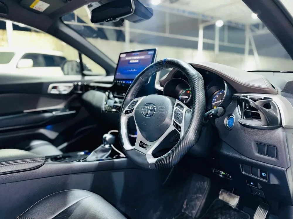Toyota C-HR 2020 for Sale in Lahore Toyota C-HR 2020 for Sale in Lahore Image-3