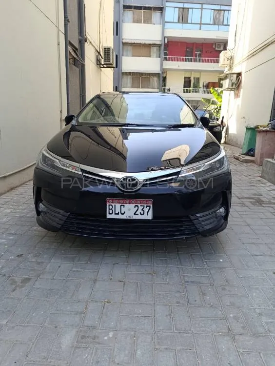 Toyota Corolla 2017 for Sale in Karachi Image-1