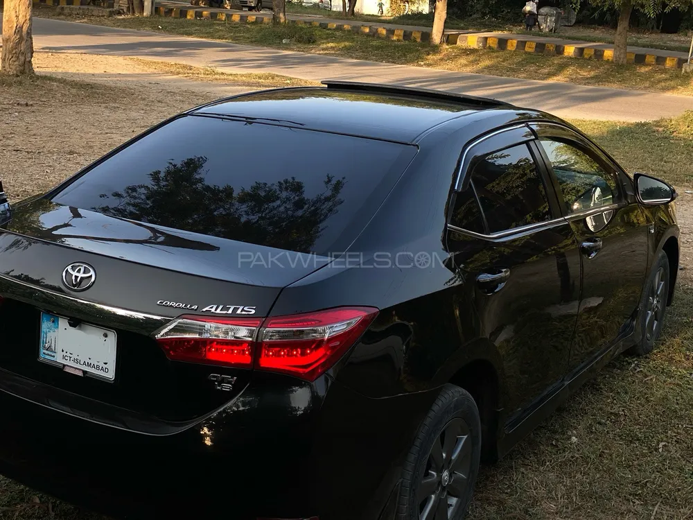 Toyota Corolla 2017 for Sale in Islamabad Image-1