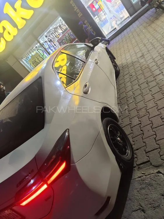 Toyota Corolla 2018 for Sale in Lahore Toyota Corolla 2018 for Sale in Lahore Image-4