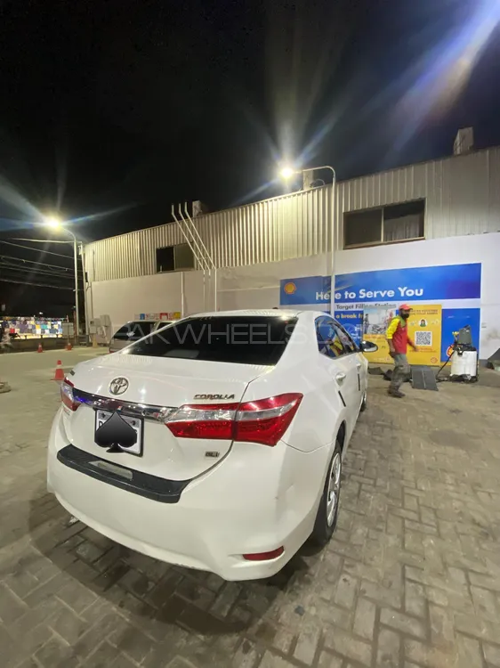 Toyota Corolla 2015 for Sale in Karachi Image-1