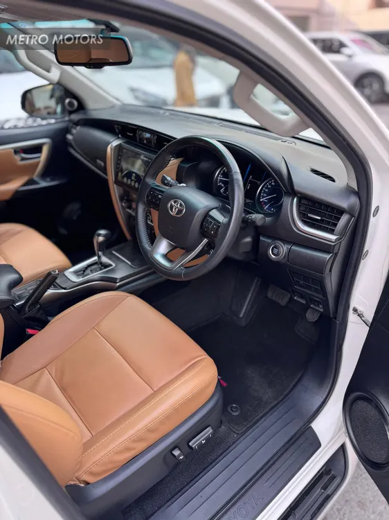 Toyota Fortuner 2021 for Sale in Lahore Toyota Fortuner 2021 for Sale in Lahore Image-4