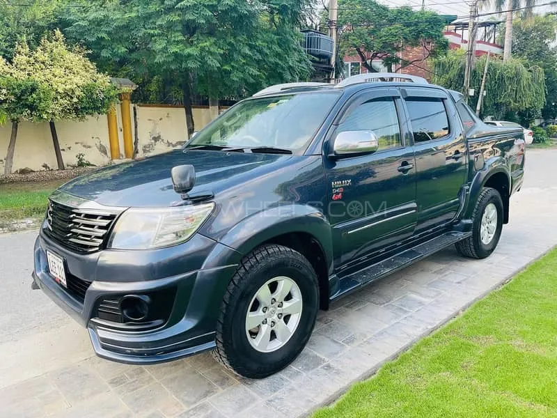 Toyota Hilux 2013 for Sale in Gujrat Image-1