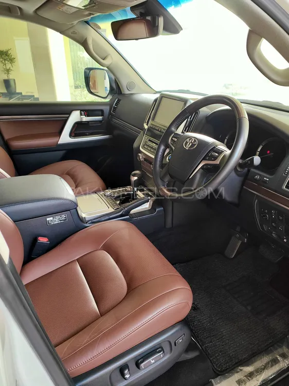 Toyota Land Cruiser 2020 for Sale in Lahore Toyota Land Cruiser 2020 for Sale in Lahore Image-10