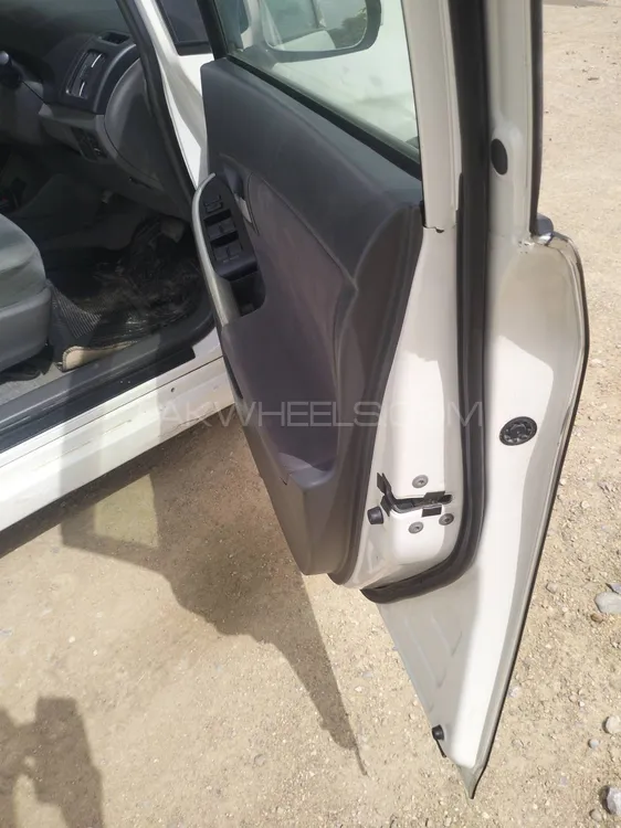 Toyota Prius 2011 for Sale in Karachi Toyota Prius 2011 for Sale in Karachi Image-7