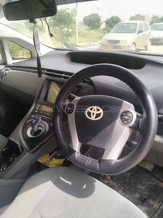Toyota Prius 2011 for Sale in Karachi Toyota Prius 2011 for Sale in Karachi Image-6