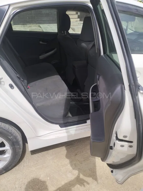 Toyota Prius 2011 for Sale in Karachi Toyota Prius 2011 for Sale in Karachi Image-8