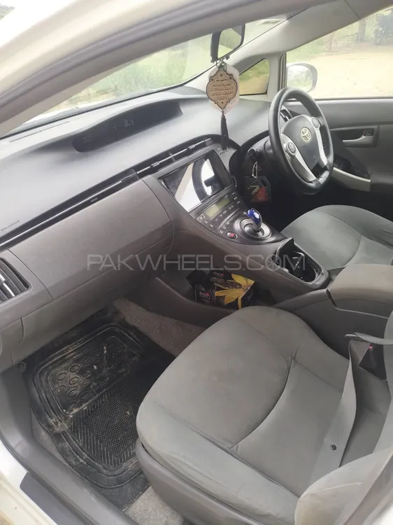 Toyota Prius 2011 for Sale in Karachi Toyota Prius 2011 for Sale in Karachi Image-11