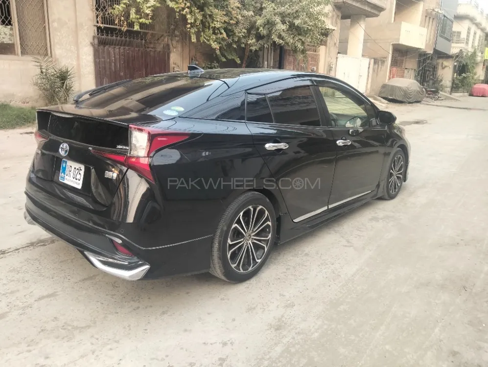 Toyota Prius 2020 for Sale in Lahore Toyota Prius 2020 for Sale in Lahore Image-12